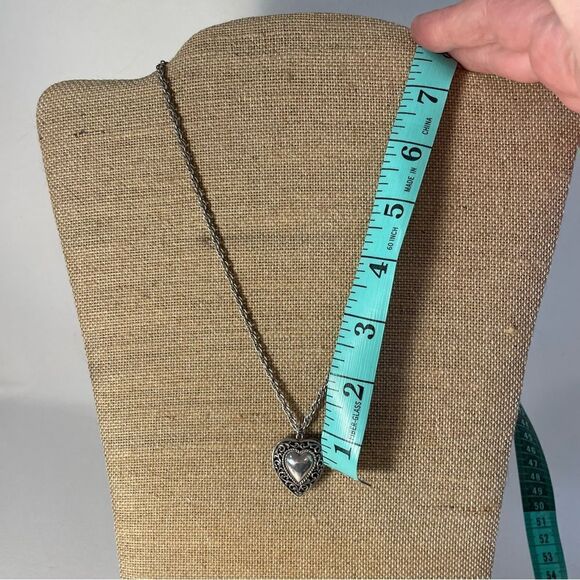 Vintage sterling silver filigree heart on sterling silver chain - Picture 8 of 12